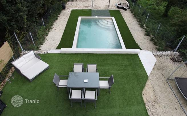 3-Bedroom Villa with Private Pool in District II, Budapest