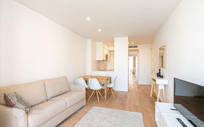 1-Bedroom Apartment with Terrace in Barcelona, photo 3