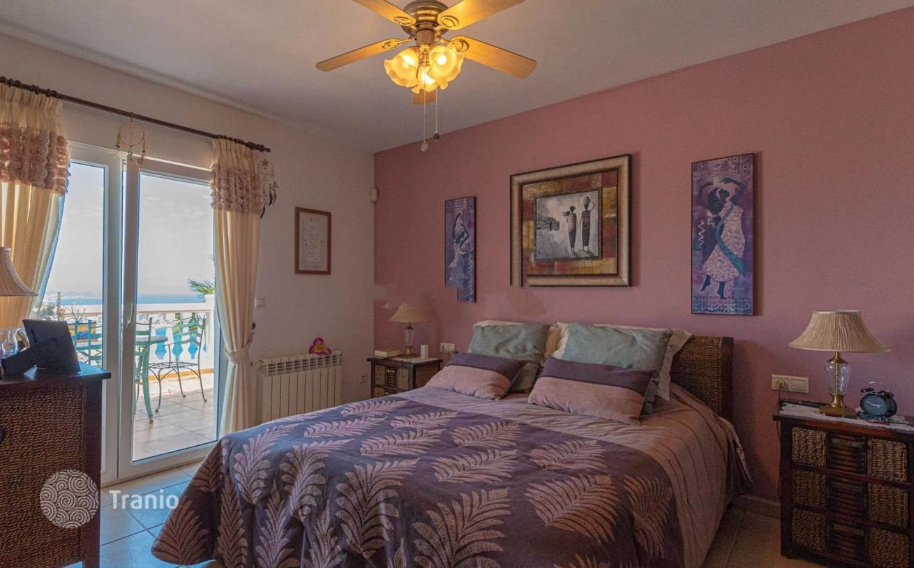 3-Bedroom House with Private Pool in Calpe, photo 5