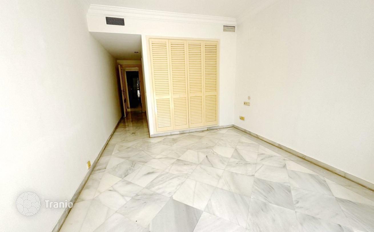2-Bedroom Apartment with Private Garden in Marbella, photo 3