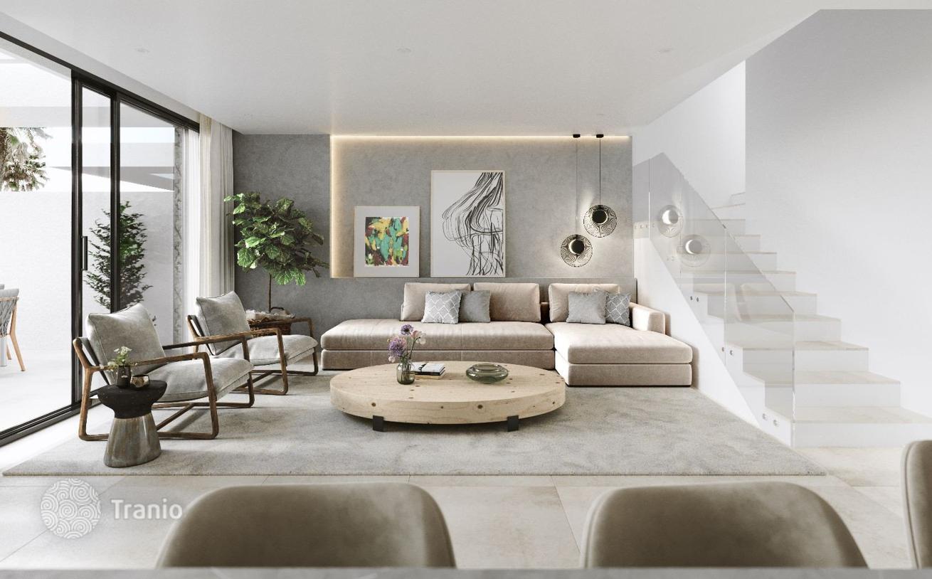 Apartment with Landscaped Gardens and Three Pools in Marbella, photo 2