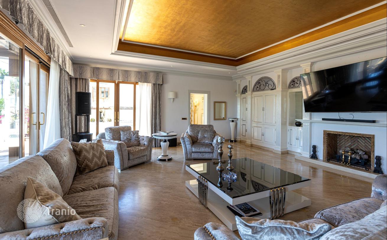 15-Bedroom Villa with Guest House and Staff Quarters in El Paraiso Alto, Benavista, photo 2