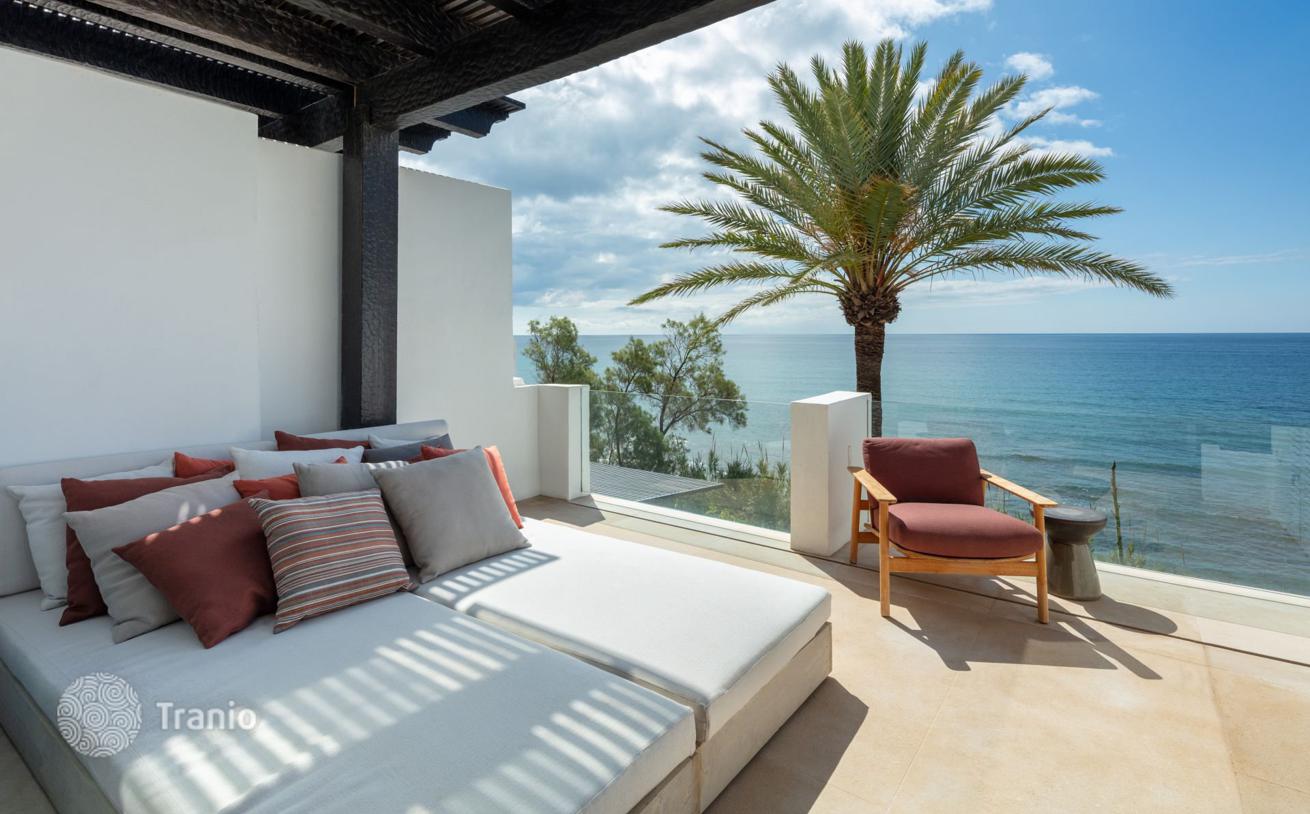 2-Level Penthouse on the Beach in Golden Mile, Marbella