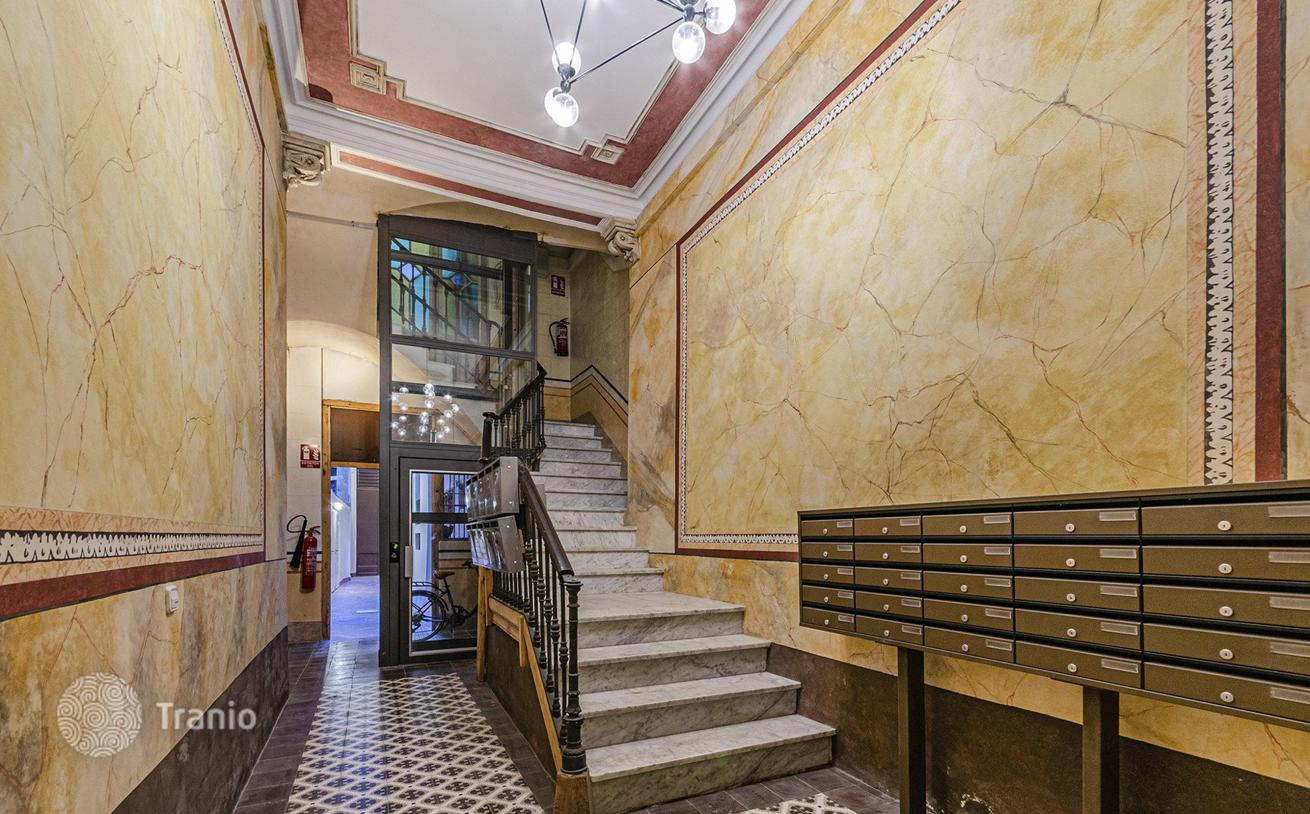 2-Bedroom Apartment with Balconies in El Born, Barcelona