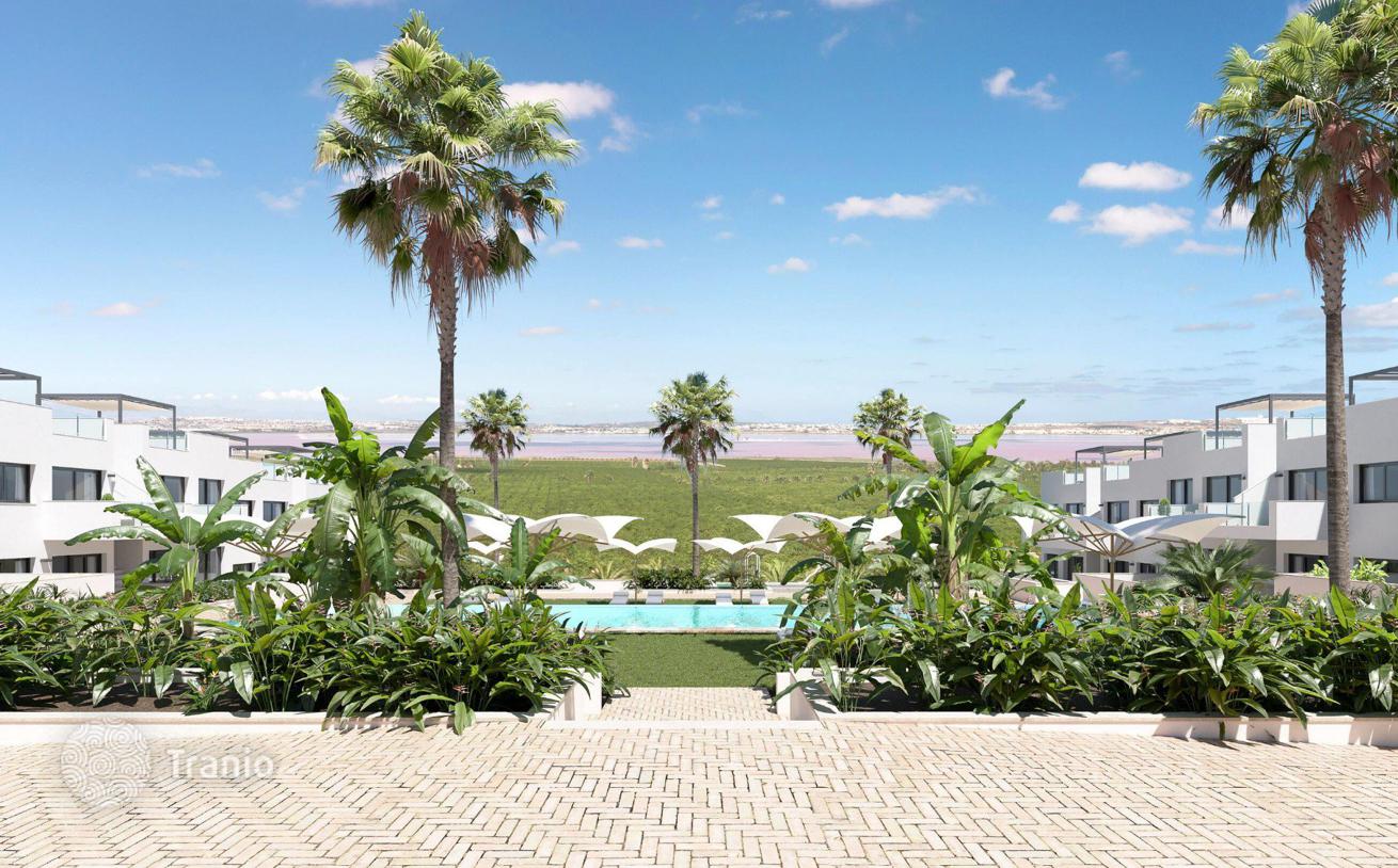 2-Bedroom House Near Beaches, Shopping and Golf in Torrevieja, Alicante, photo 4