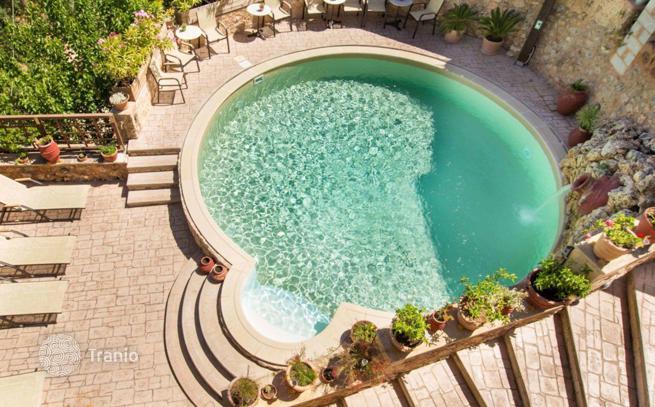 5 Traditional Stone Villas with Shared Pool in Samona, Crete
