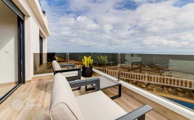 4-Bedroom Beachfront Villa with Private Pool in Torrevieja, Alicante, photo 4