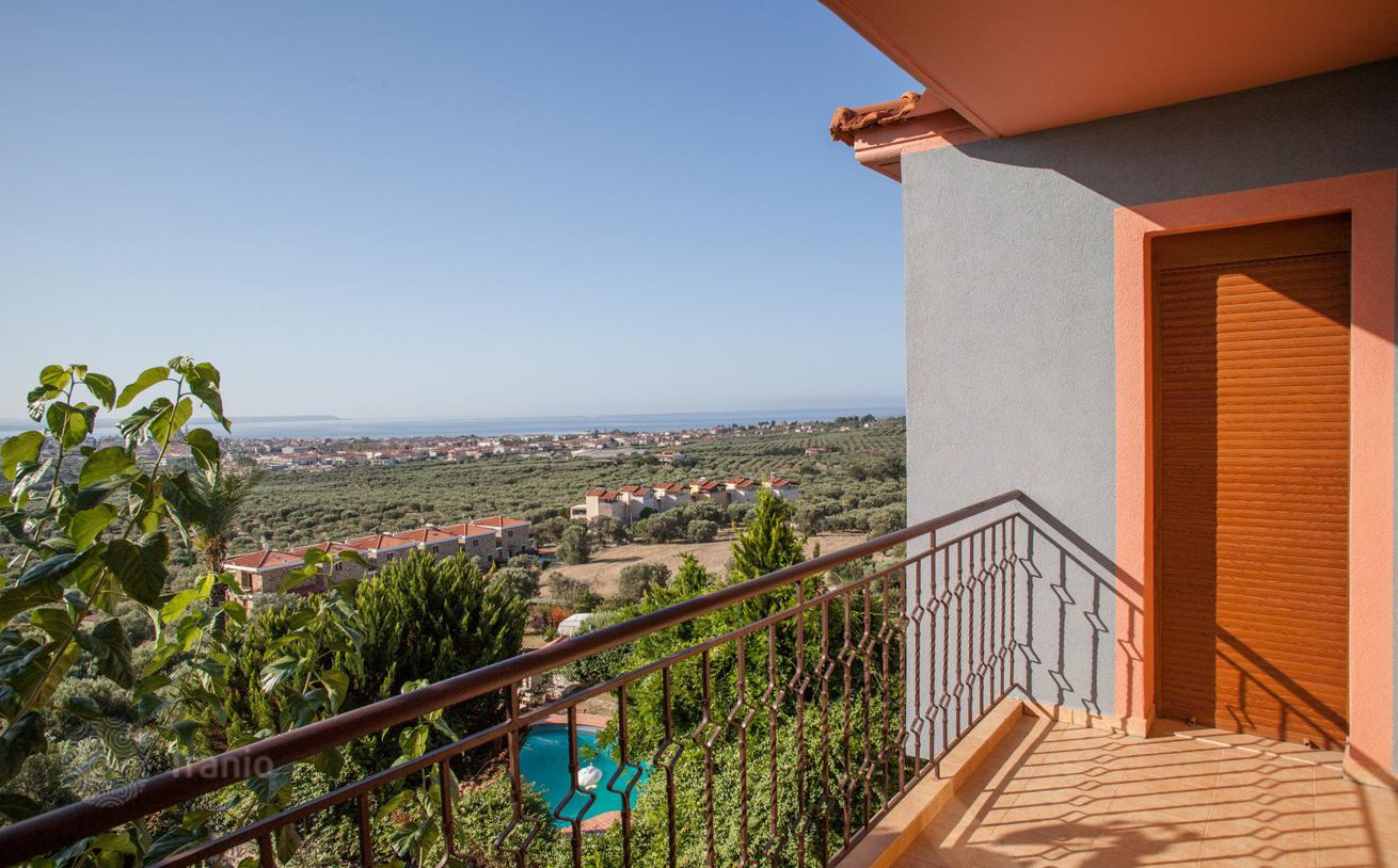 3-Bedroom Villa with Panoramic Sea and Mountain Views in Nea Moudania