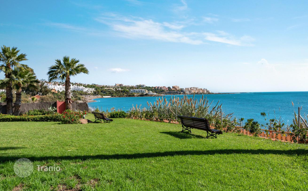 2-Bedroom Townhouse in Estepona, photo 3