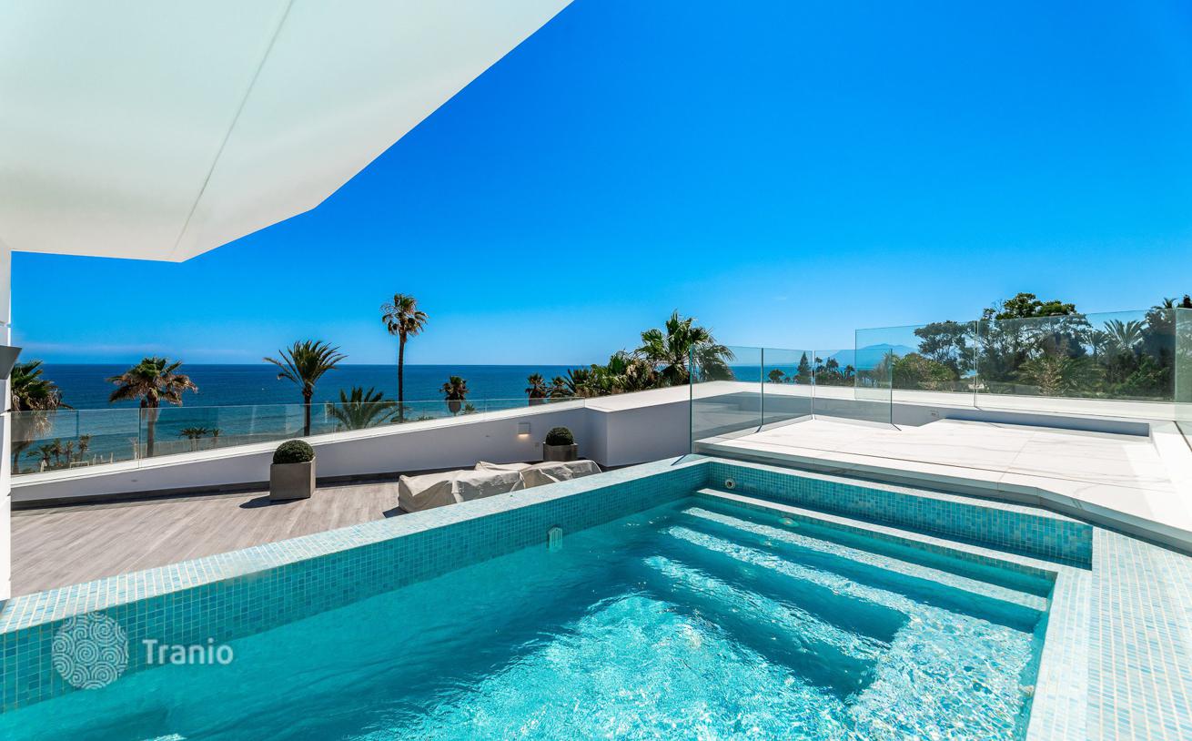 Designer Villa with Sea Views in Los Monteros, Marbella, photo 3