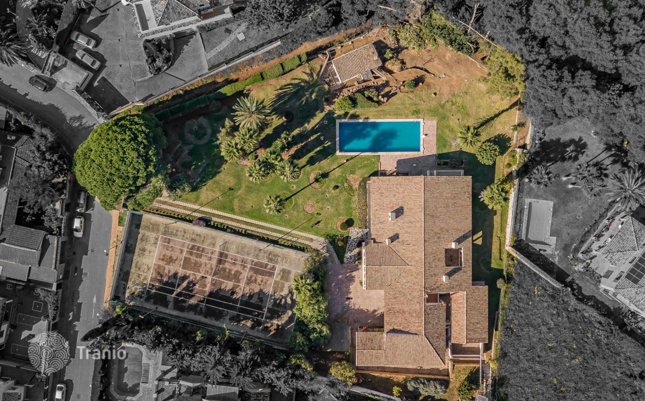 11-Bedroom Villa with Sea View in Marbella, photo 5
