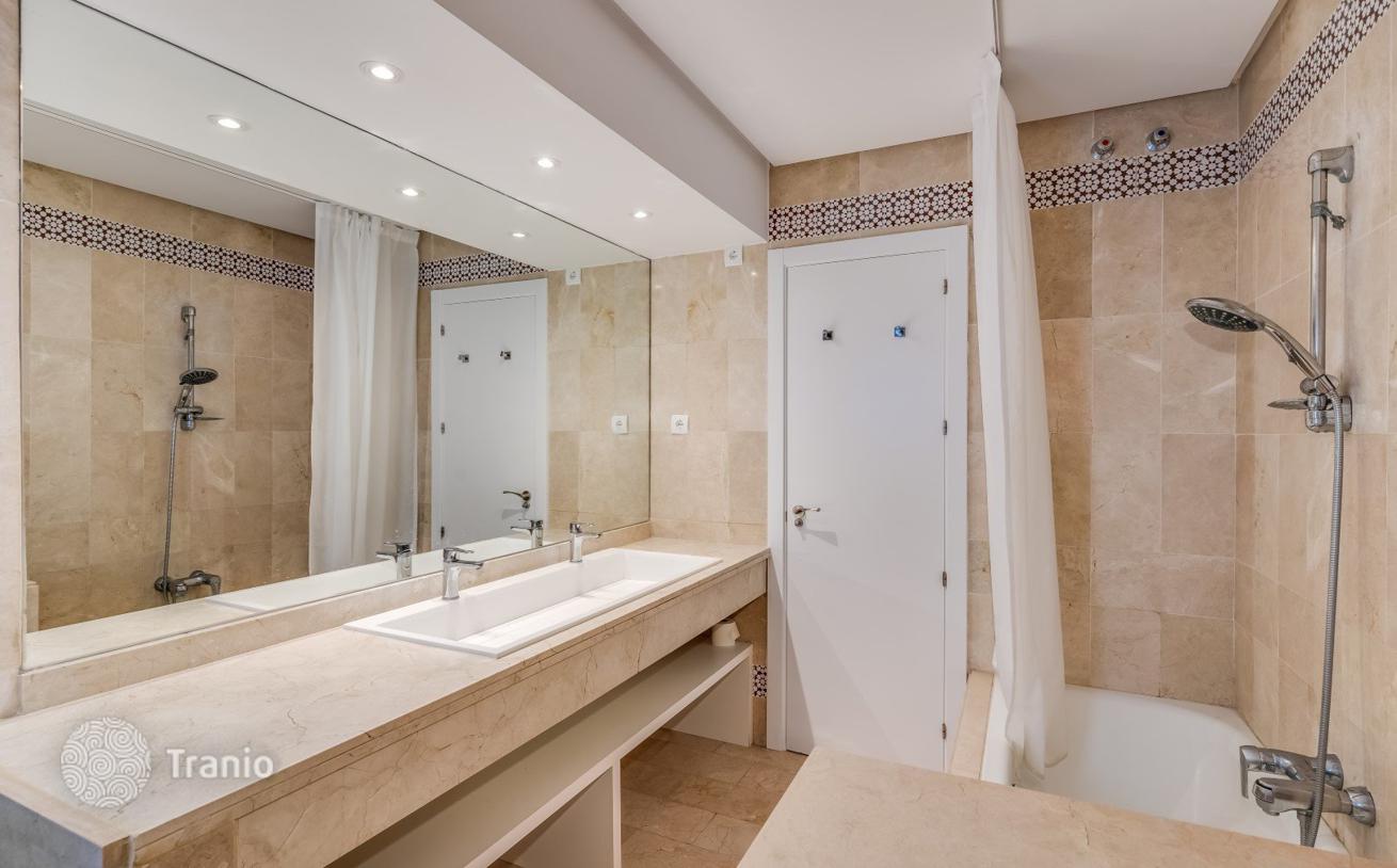 1-Bedroom Apartment with Sea View in Puerto Banus, Marbella, photo 5