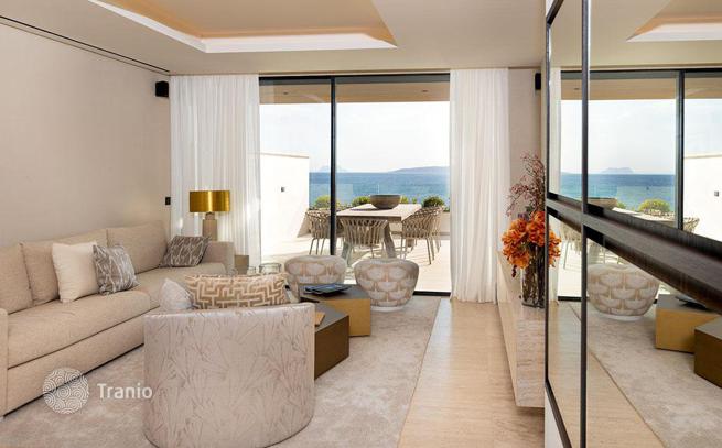 Luxury Apartments with Pools on the Beachfront in Estepona