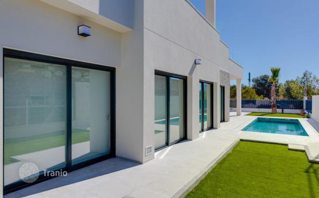 3-Bedroom Villa with Private Pool in Benidorm, Alicante, photo 4