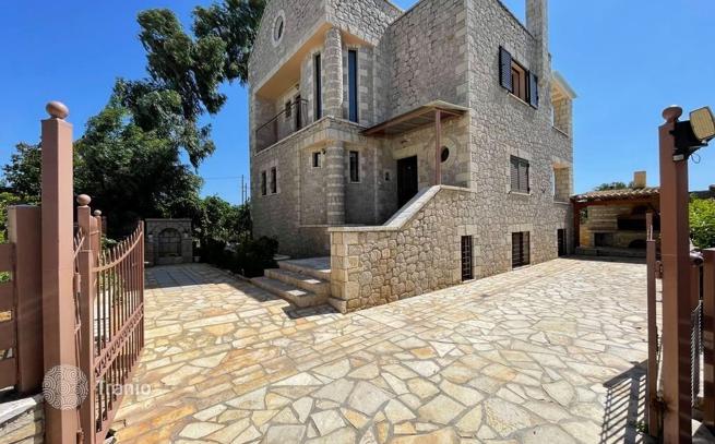 3-Bedroom Stone House in Nafplio, Peloponnese