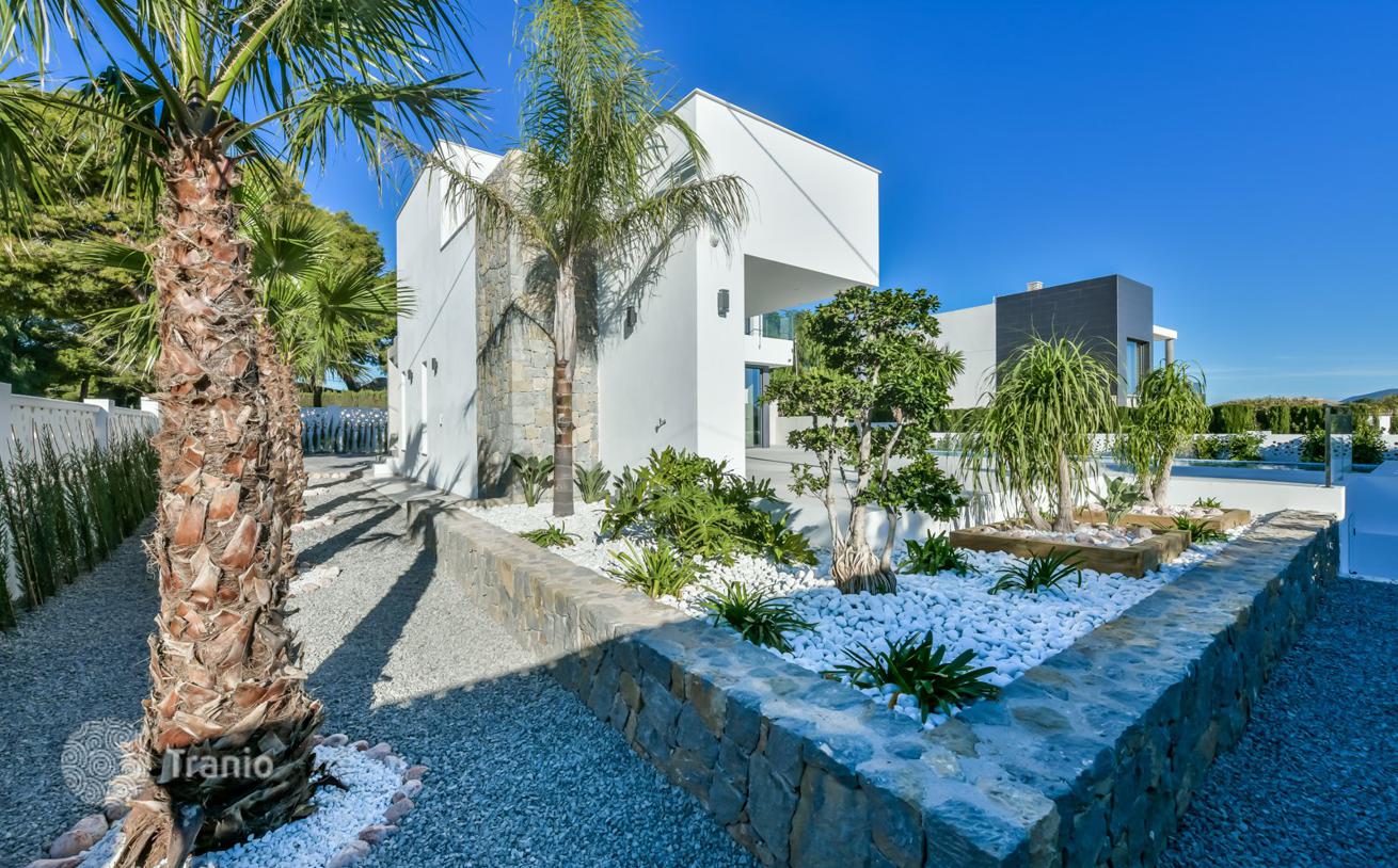 Modern Villa with Sea View in Calpe