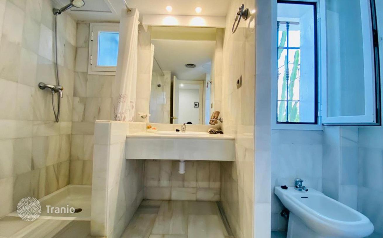 1-Bedroom Apartment in Marbella, photo 3