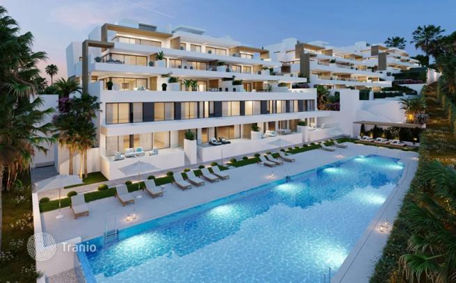 3-Bedroom Apartment with Terrace in Estepona, photo 3