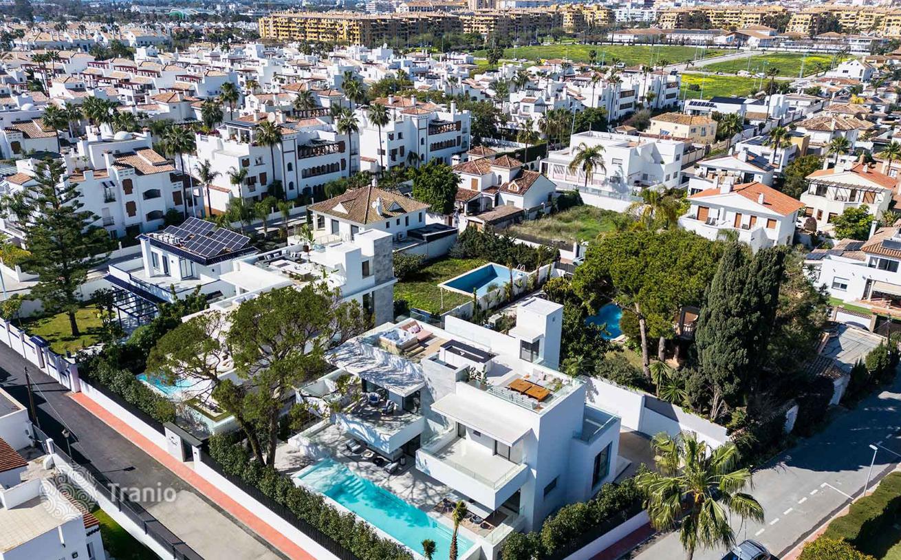 5-Bedroom Villa with Private Pool in San Pedro Alcantara, photo 3