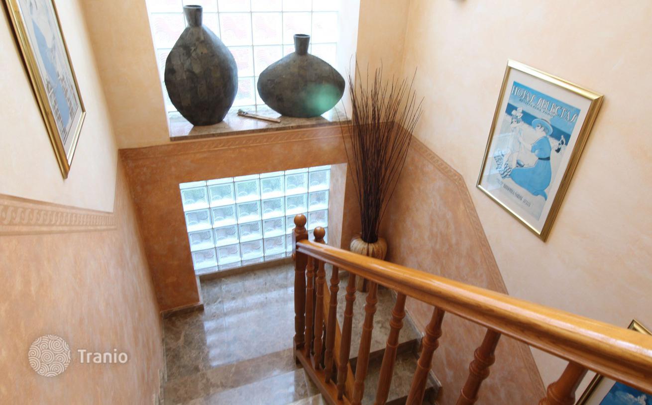 4-Bedroom Villa in Viladecans, Spain, photo 5