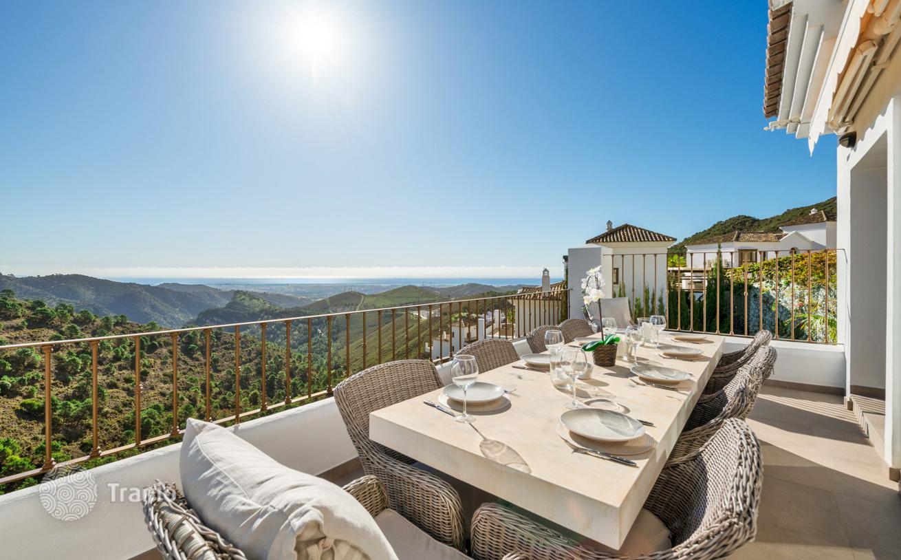 5-Bedroom Villa with Private Pool in Benahavis Hills Country Club, Benahavis, photo 5