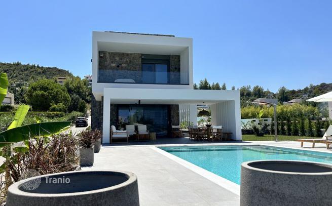 3-Bedroom Villa with Private Pool in Pefkochori, Kassandra
