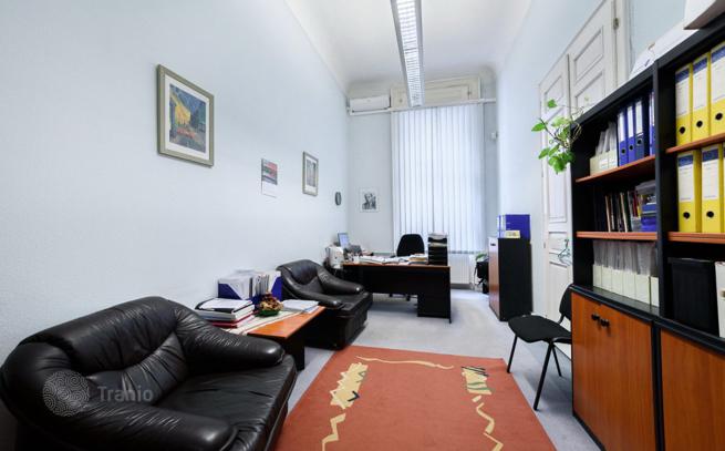 4-Bedroom Apartment in District V, Budapest, photo 2