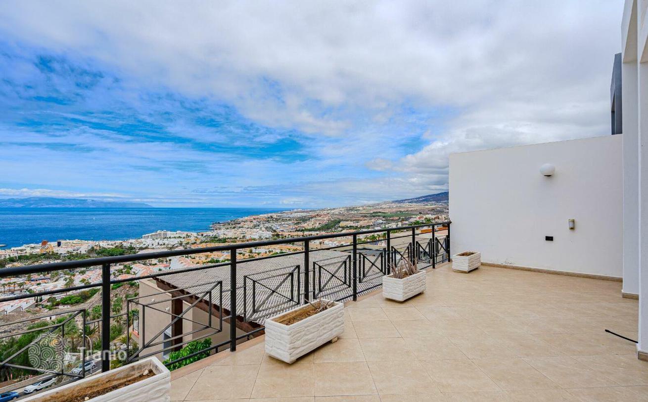 2-Bedroom Townhouse with Ocean View in Costa Adeje, Tenerife, photo 4