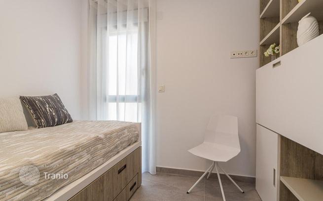 3-Bedroom Apartment with Shared Pool in Torrevieja, Spain, photo 5
