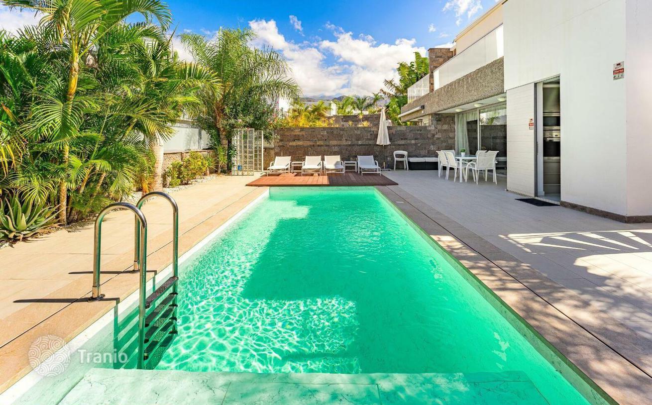 6-Bedroom Villa with Private Heated Pool in Costa Adeje, Tenerife, photo 3