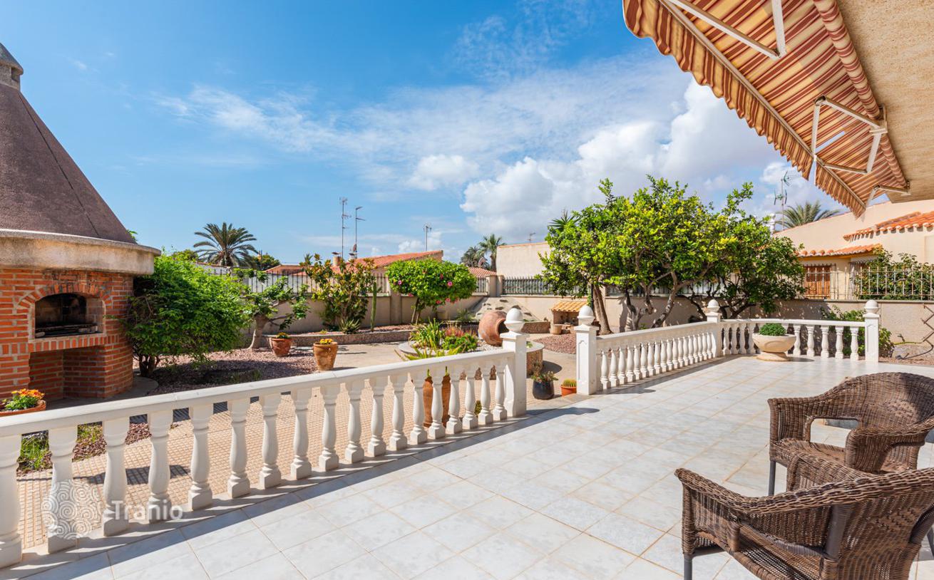 3-Bedroom Villa with Private Pool in Torrevieja, Alicante, photo 4