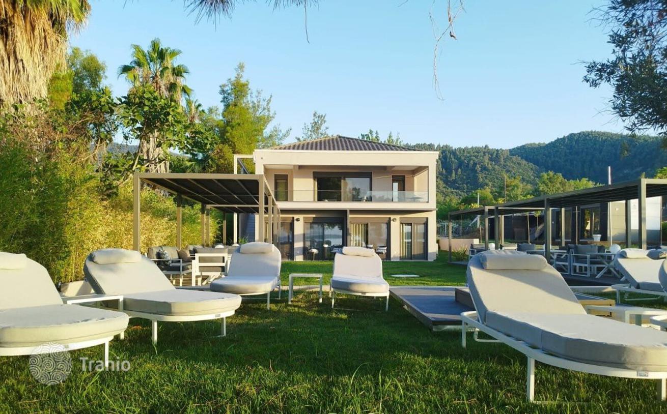 6-Bedroom Villa with Private Pool in Vourvourou, Halkidiki, photo 3