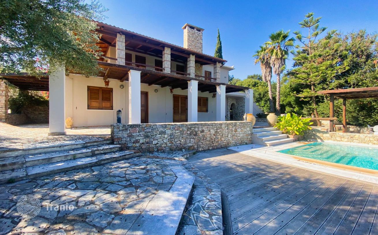 2-Bedroom Villa with Pool and Garden 200 m from Beach in Petallidi, photo 3