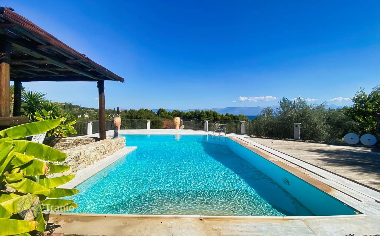 2-Bedroom Villa with Pool and Garden 200 m from Beach in Petallidi, photo 5