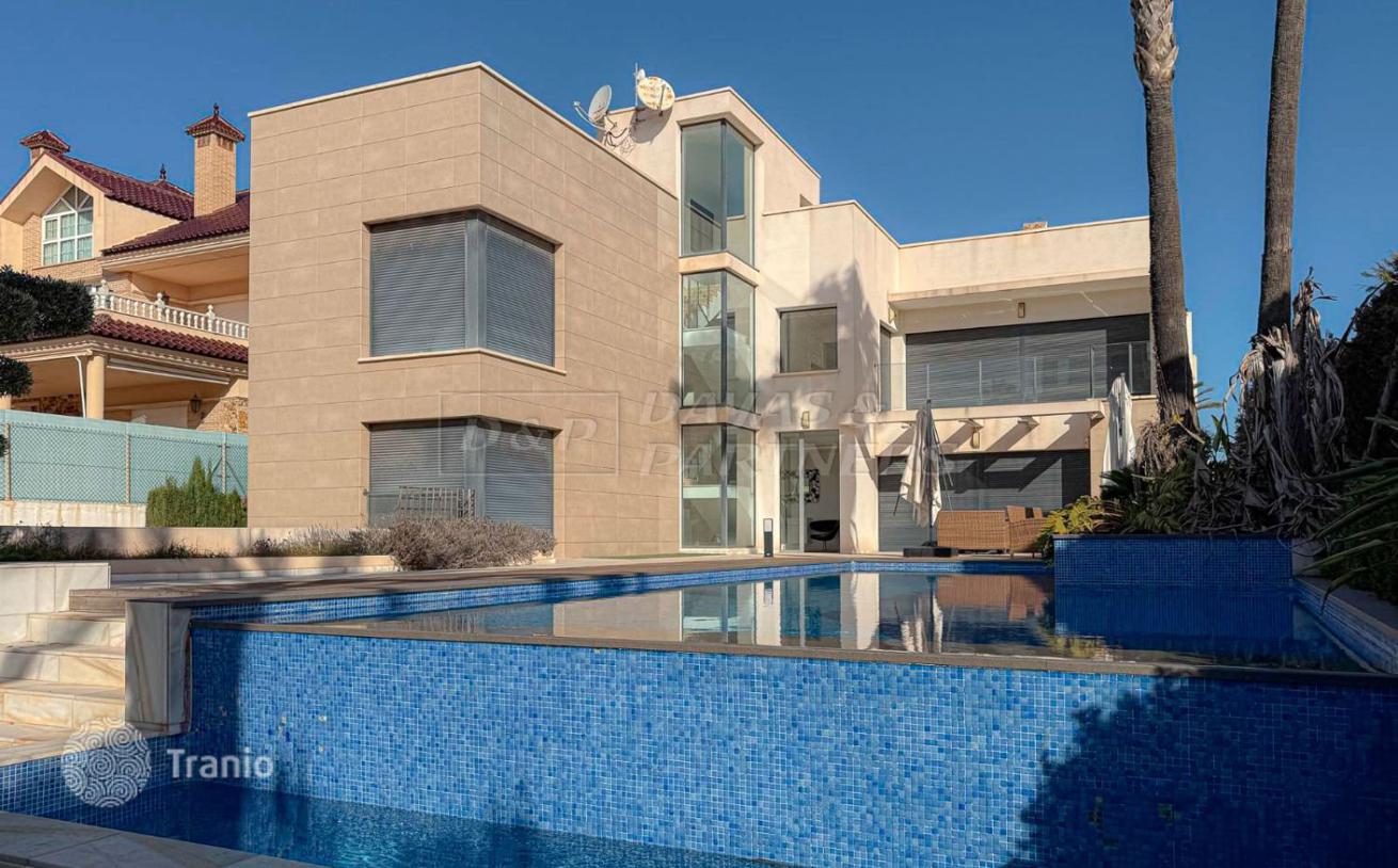 4-Bedroom Villa in Torrevieja