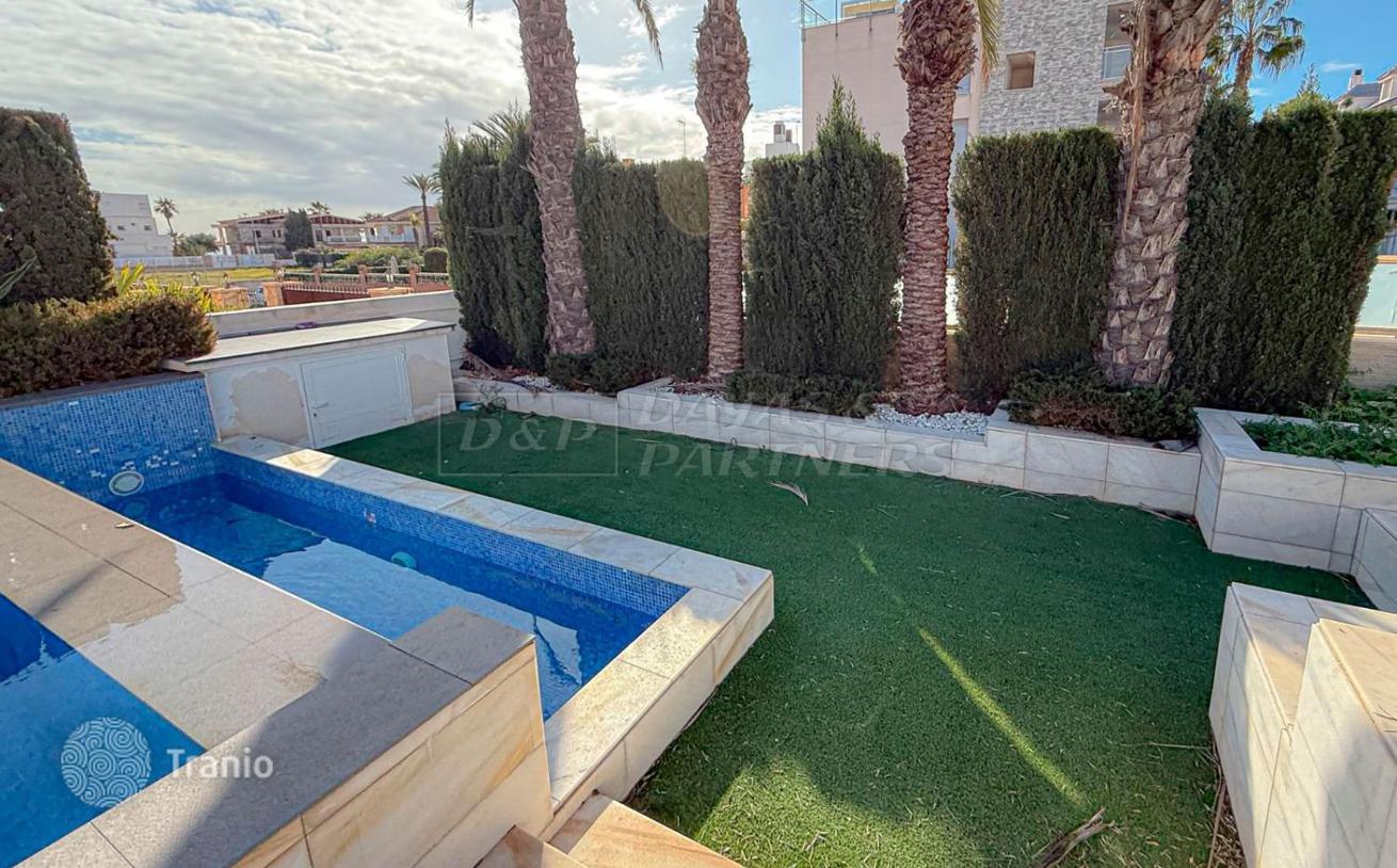 4-Bedroom Villa in Torrevieja, photo 4