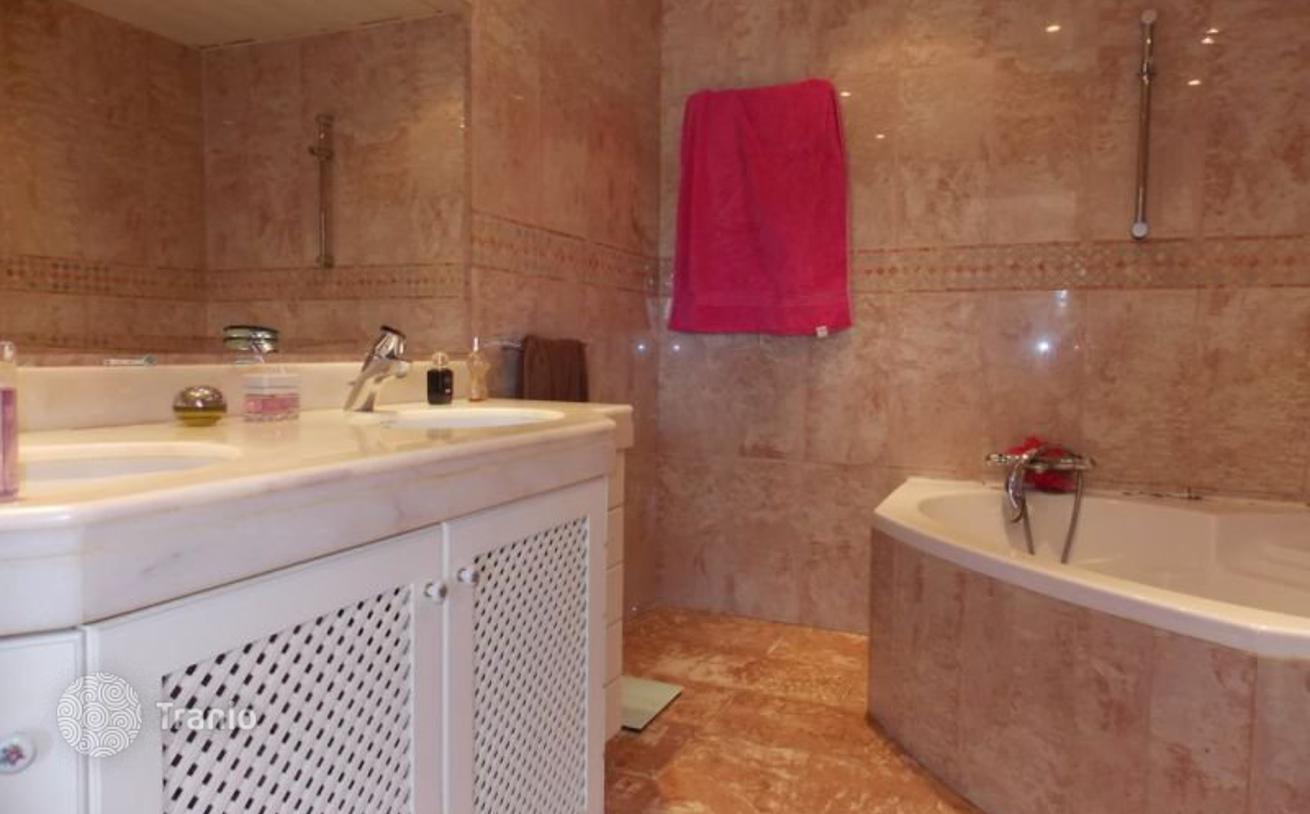 3-Story House with Commercial Space in Badalona, Barcelona, photo 2