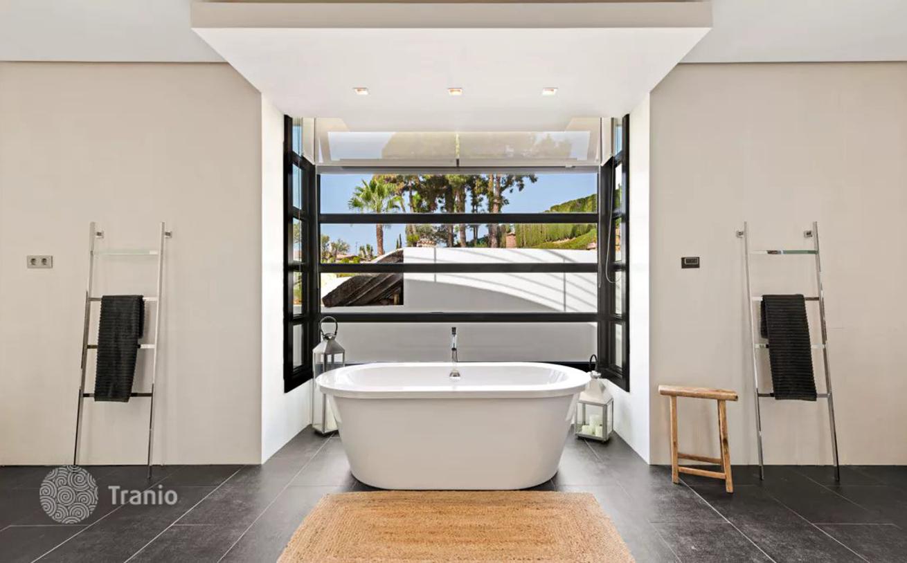 Modern Villa with Sea View in East Marbella, photo 3