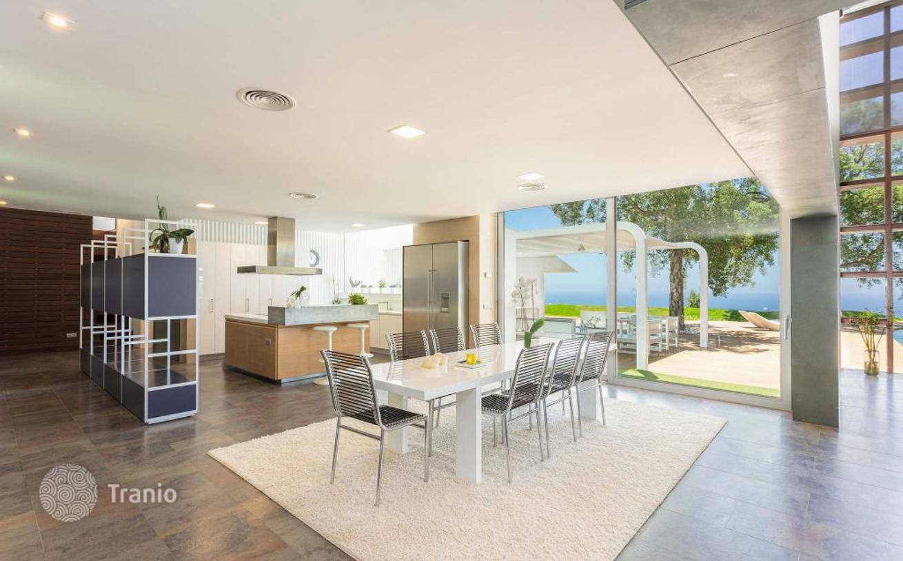 4-Bedroom Luxury Villa with Pool and Home Theater in Benalmadena, photo 3