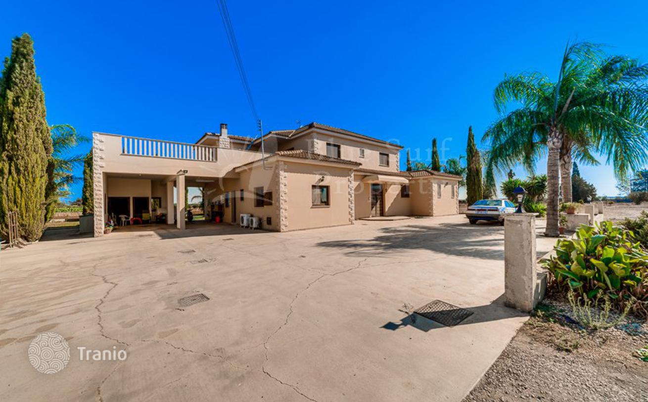 5-Bedroom Villa with Private Pool in Liopetri, Cyprus