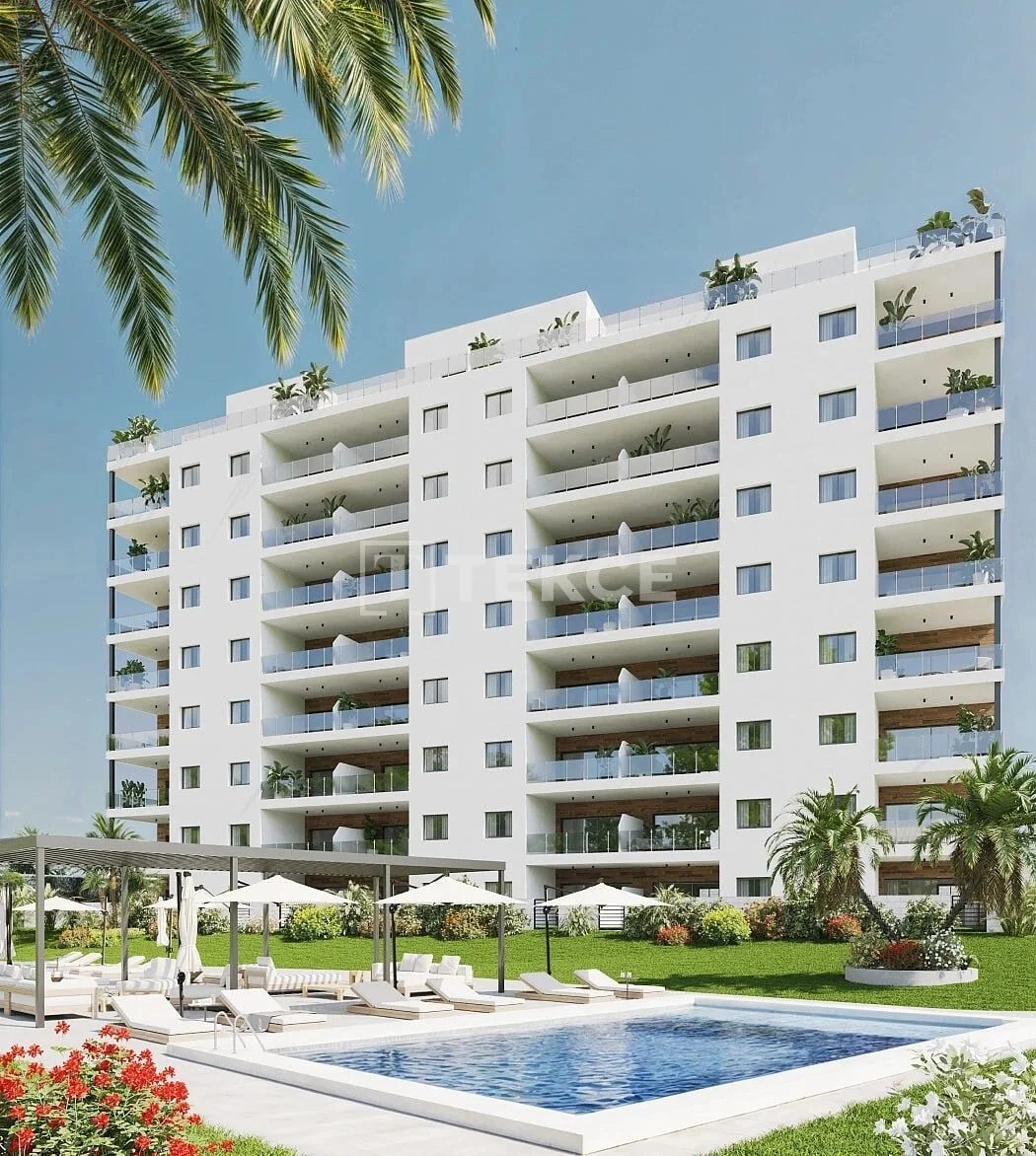 2-Bedroom Penthouse with Shared Pool in Benidorm