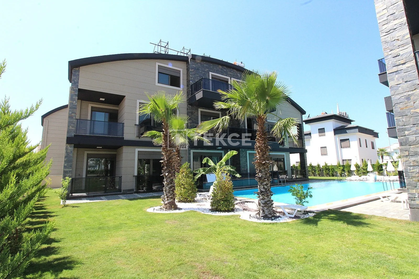 2-Bedroom Apartment with Sea View and Shared Pool in Belek