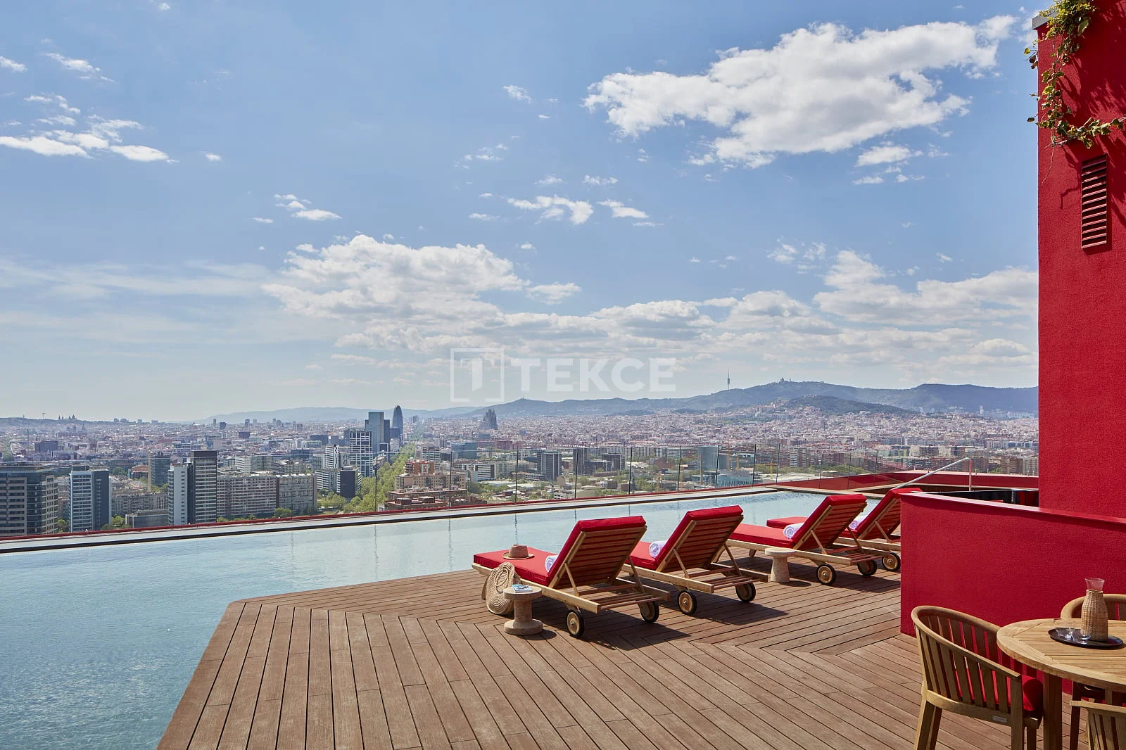1-Bedroom Apartment with City View in Barcelona, photo 2