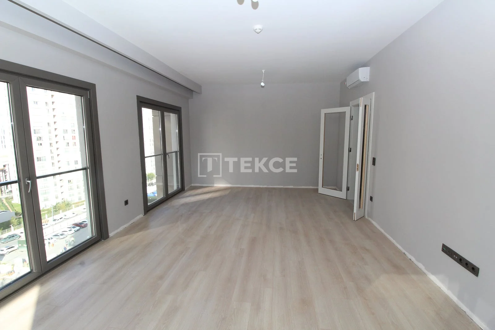 4-Bedroom Apartment with Balcony in Kucukcekmece, Istanbul, photo 4