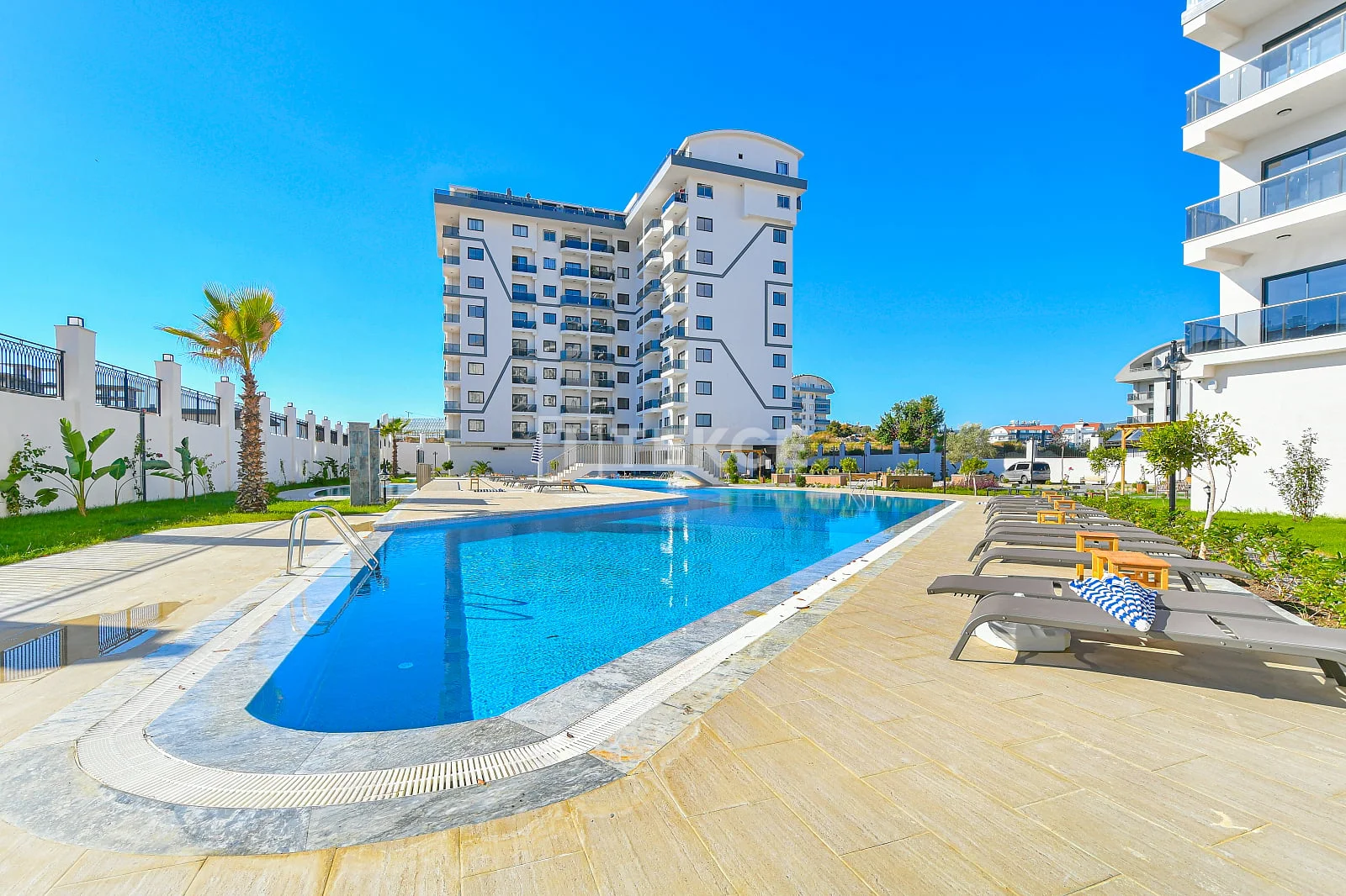 1-Bedroom Apartment with Mountain and City Views in Alanya, photo 2