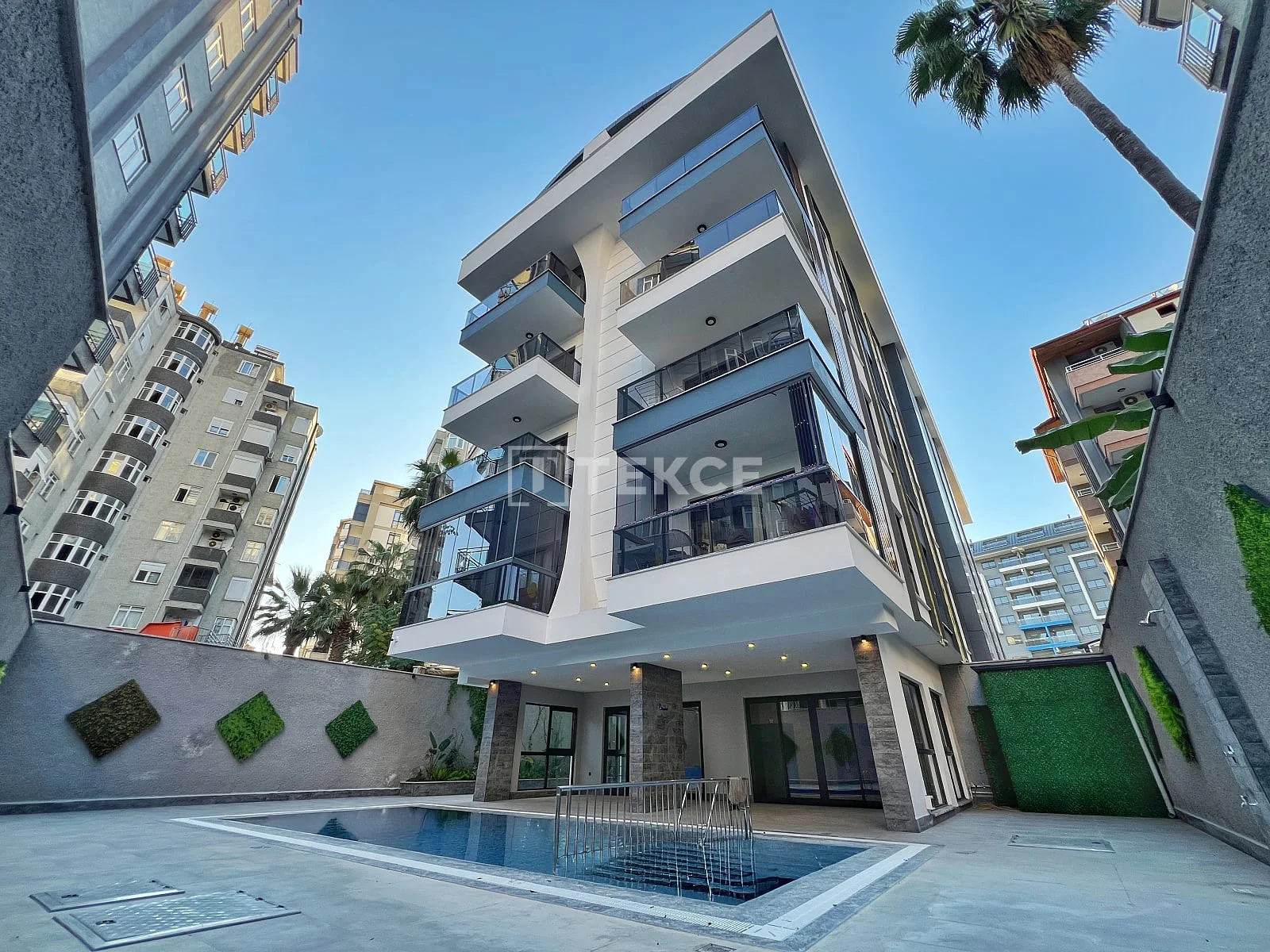 2-Bedroom Penthouse and Apartment with City View in Alanya