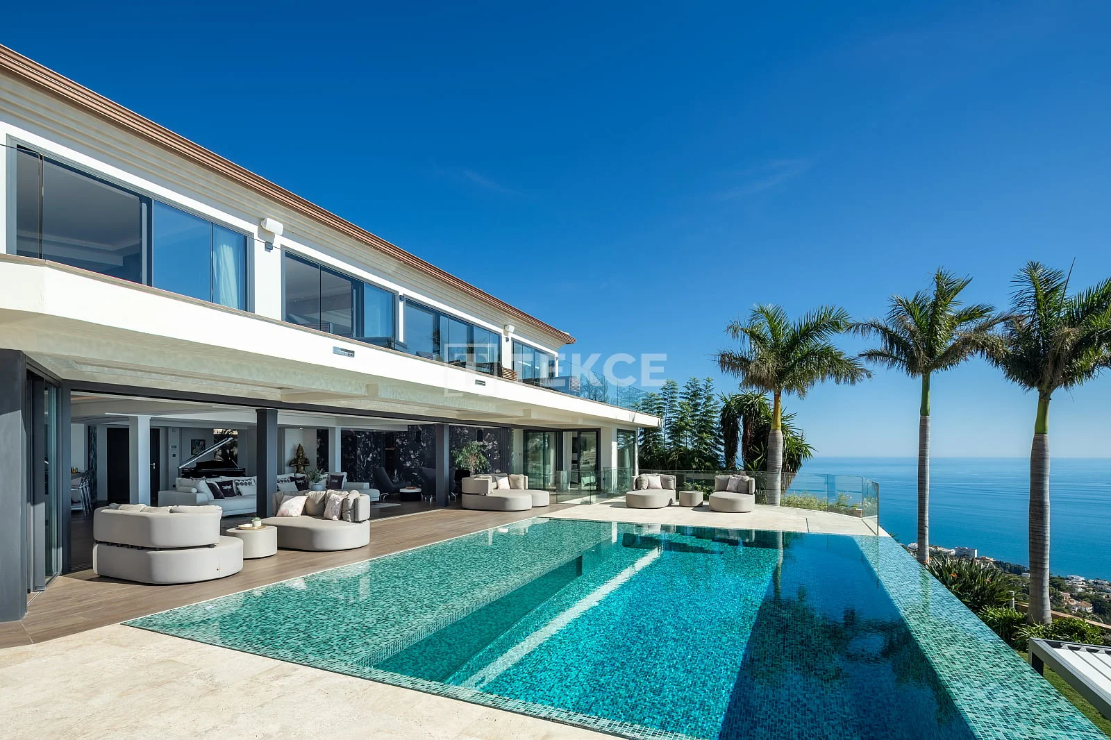 6-Bedroom Luxury Villa with Sea Views and Private Pool in Benalmadena, photo 5
