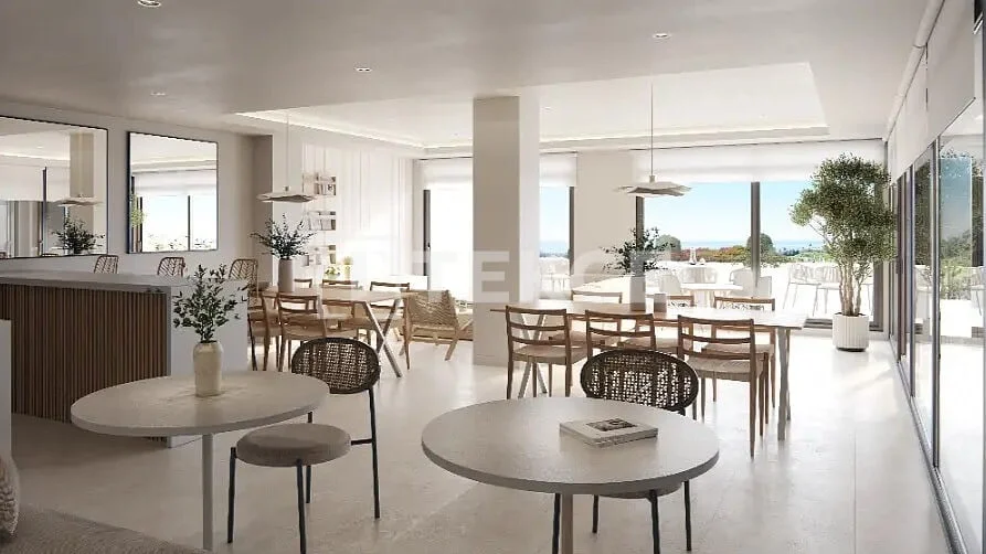3-Bedroom Apartment with Sea and Mountain Views in Estepona, photo 3