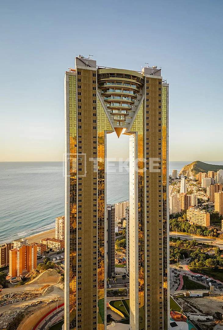 3-Bedroom Apartment with Sea and City Views in Benidorm