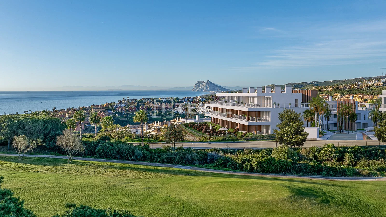 3-Bedroom Penthouse with Sea View in San Roque, photo 2